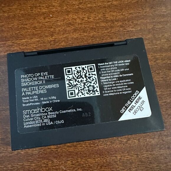 Smashbox smoky Eyeshadow Palette - NWT - Picture 3 of 3